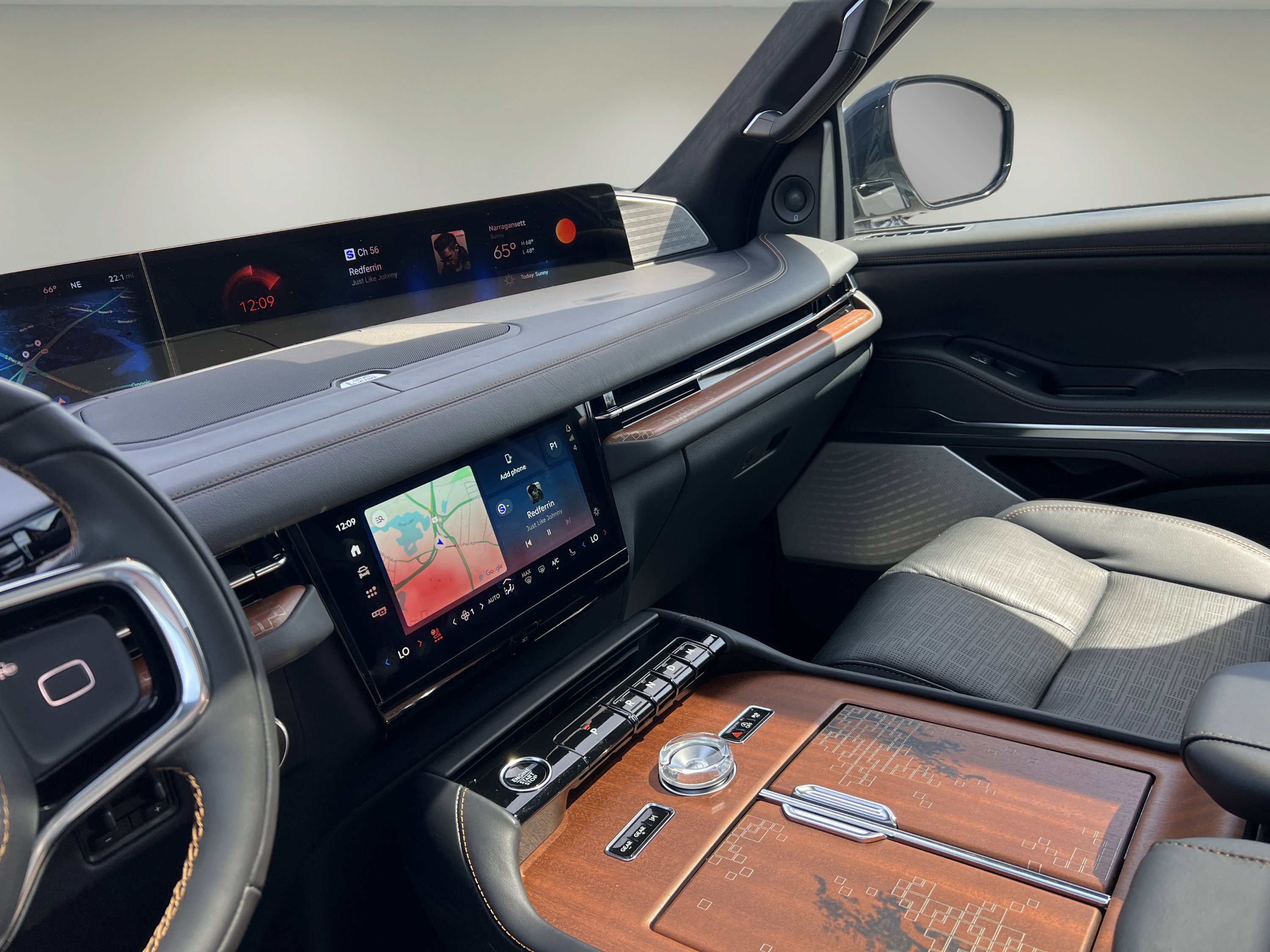 Used 2025 Lincoln Navigator Black Label image 13