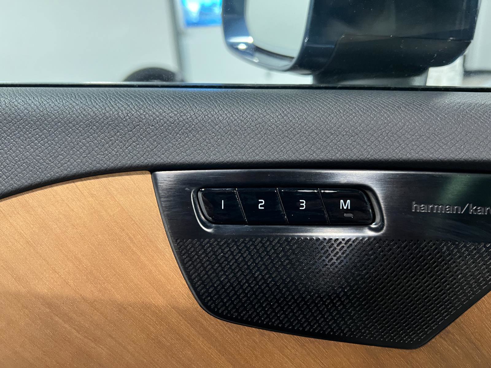 Used 2022 Volvo XC90 T8 Inscription Expression w/ Advanced Package image 26