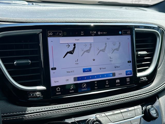 Used 2025 Chrysler Pacifica Select w/ Uconnect Theater Family Group FWD image 16