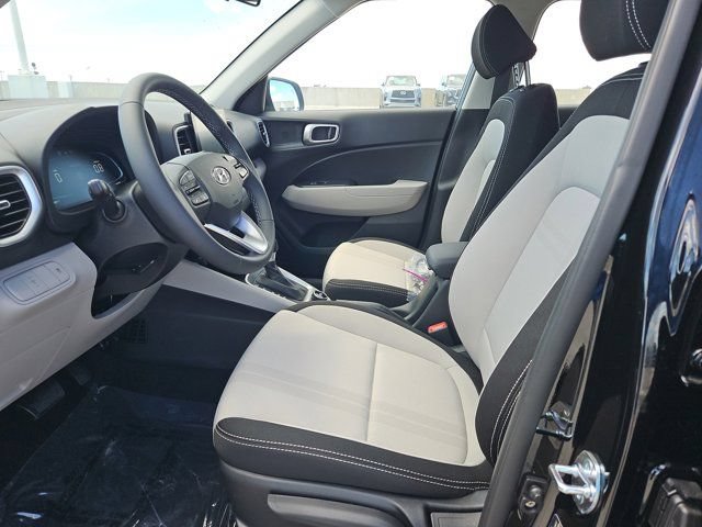 New 2025 Hyundai Venue SEL FWD image 14