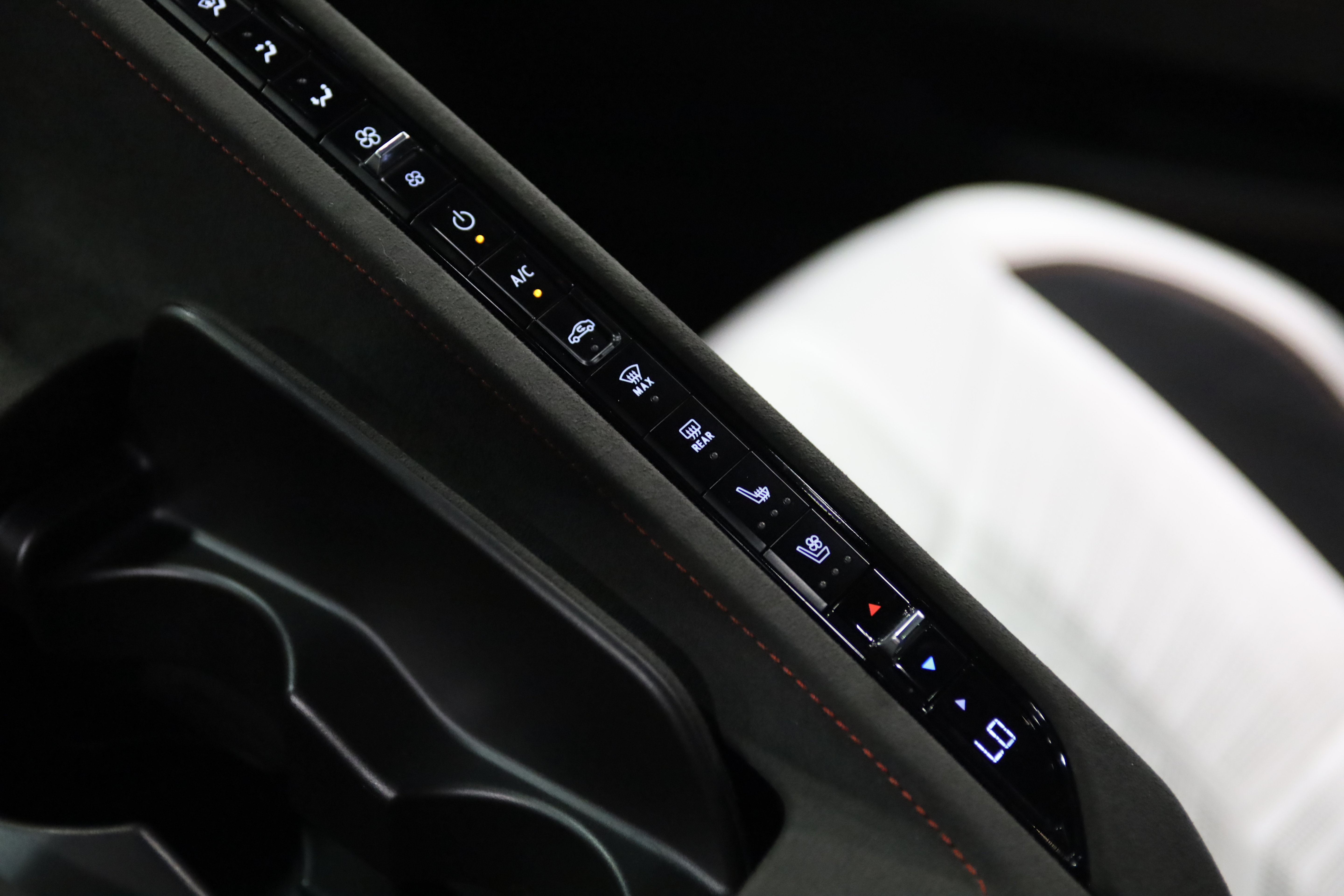Used 2023 Chevrolet Corvette Stingray Premium Conv w/ Z51 Performance Package RWD image 37