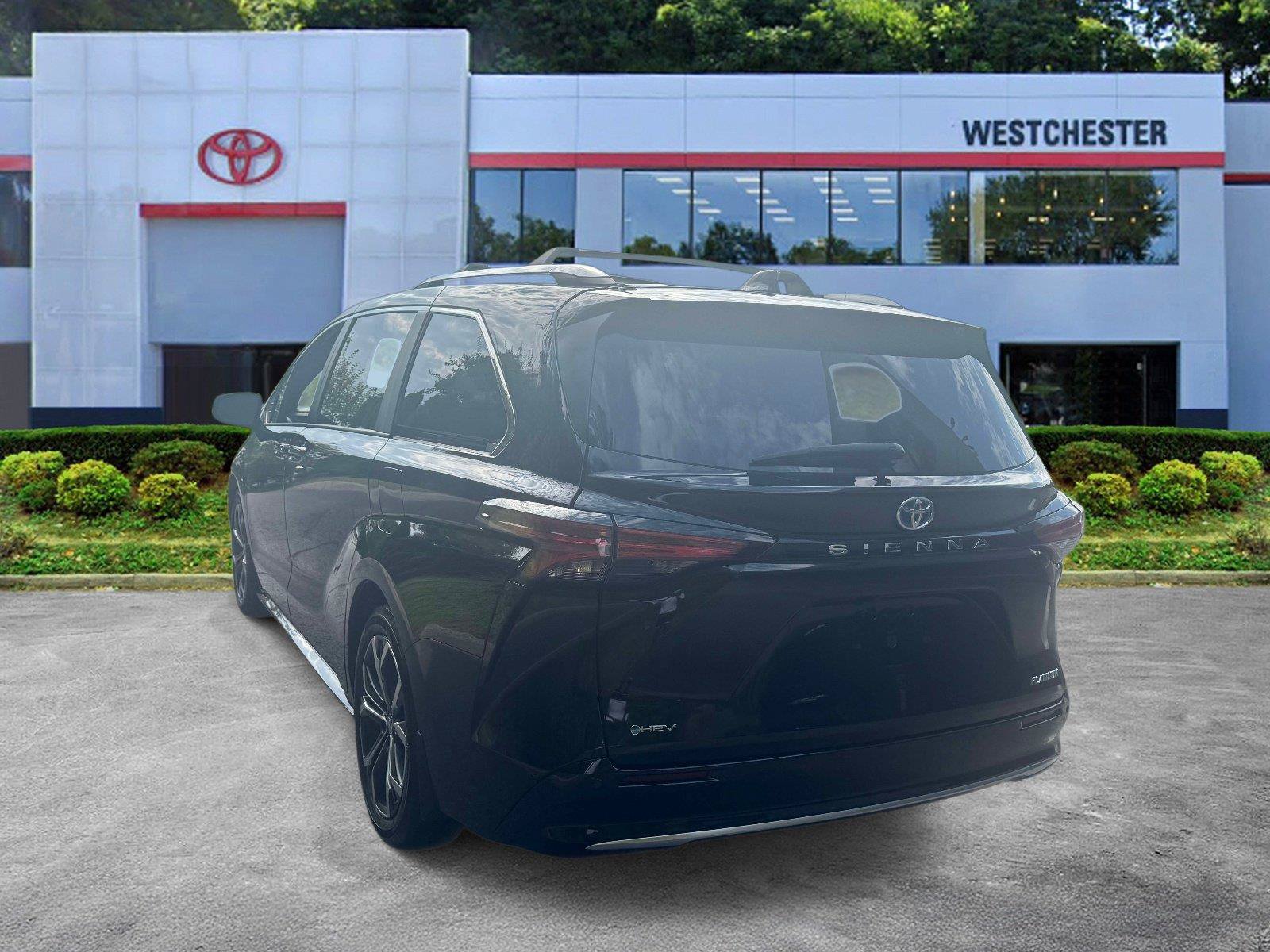 Certified 2025 Toyota Sienna Platinum FWD image 5