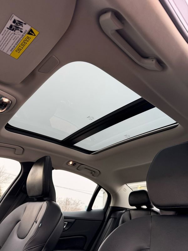 Used 2022 Volvo S60 B5 Momentum w/ Climate Package image 14