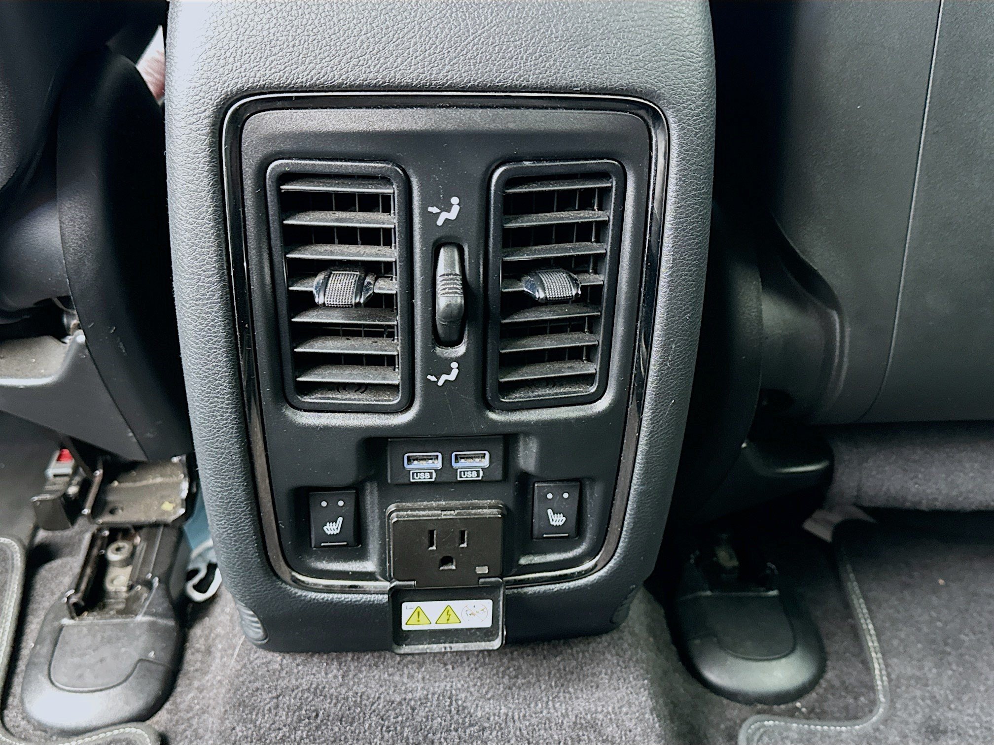 Used 2018 Dodge Durango SRT w/ Technology Group AWD/4WD image 17
