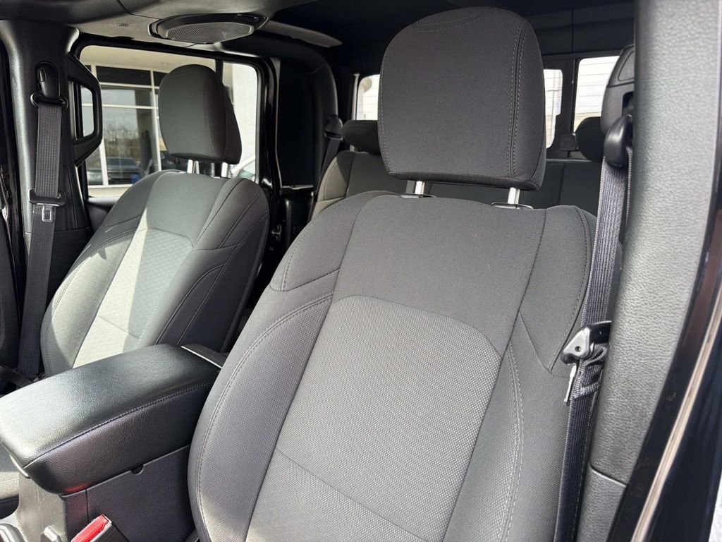 Used 2022 Jeep Gladiator Sport image 21