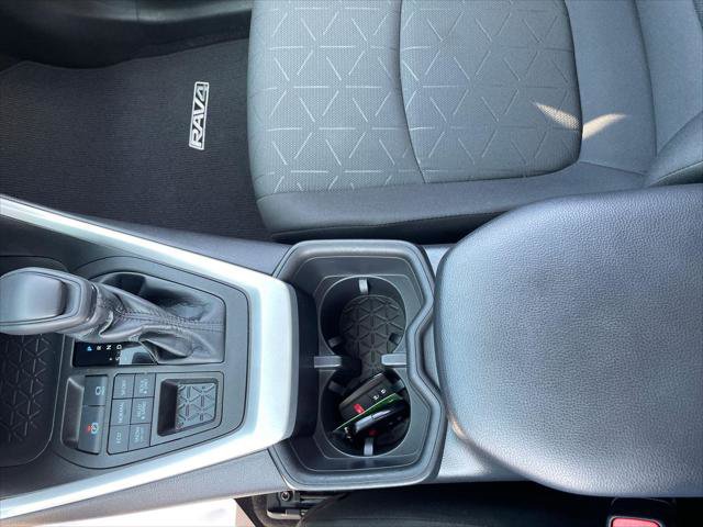 Certified 2022 Toyota RAV4 XLE image 28
