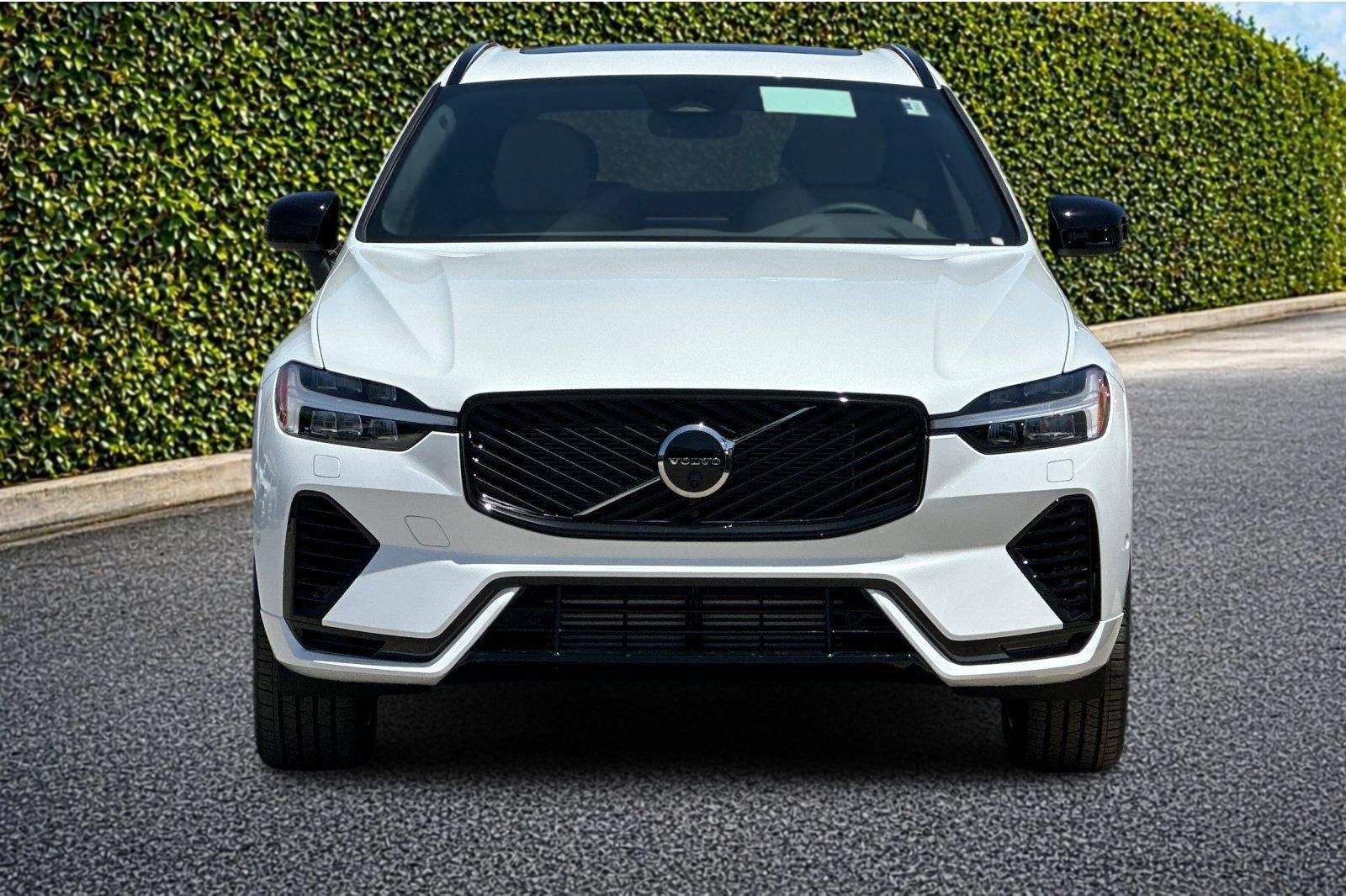 New 2026 Volvo XC60 T8 Plus w/ Climate Package AWD/4WD image 9