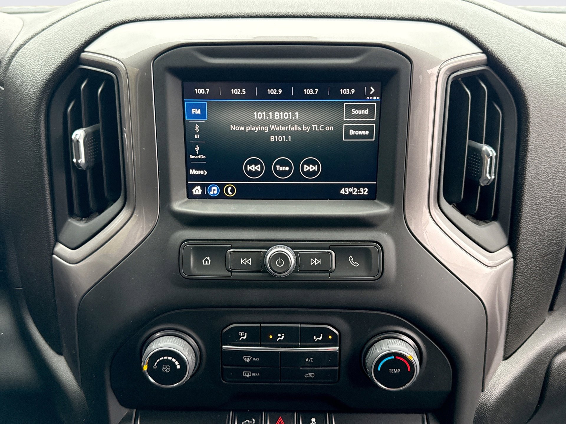 Used 2023 Chevrolet Silverado 2500 Custom w/ Custom Convenience Package image 13