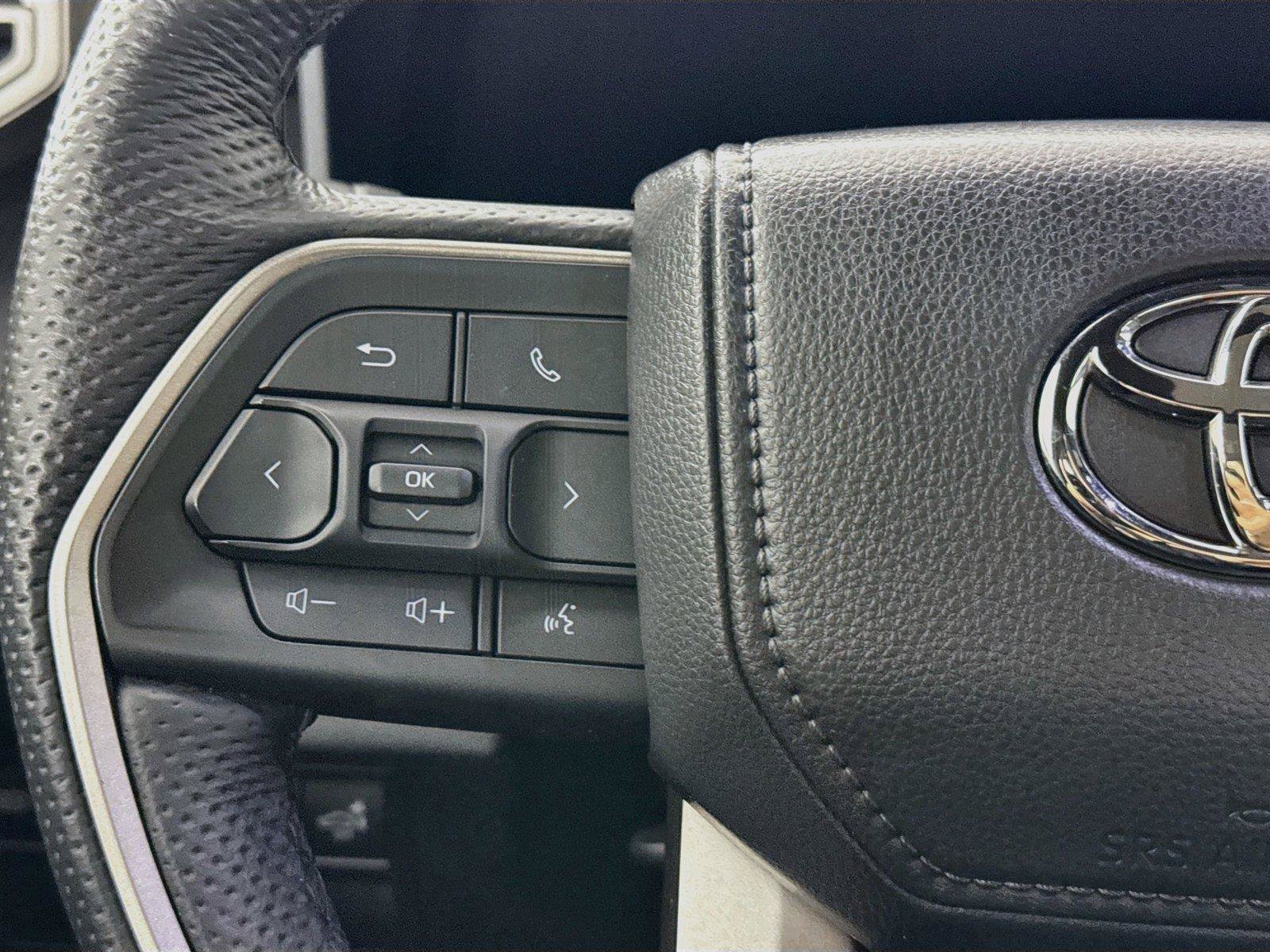 Used 2025 Toyota Tundra Limited AWD/4WD image 18