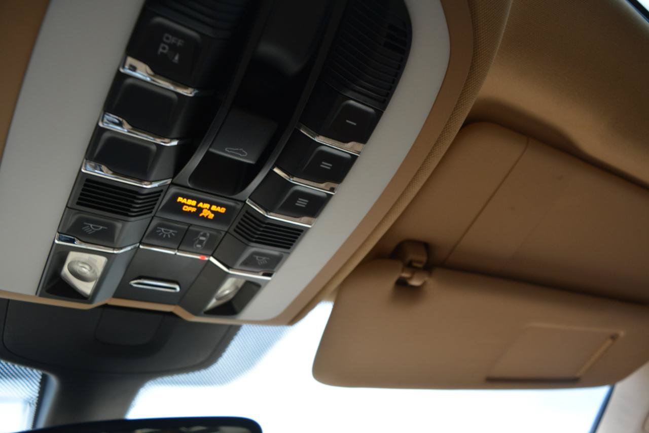 Used 2013 Porsche Cayenne AWD/4WD image 30