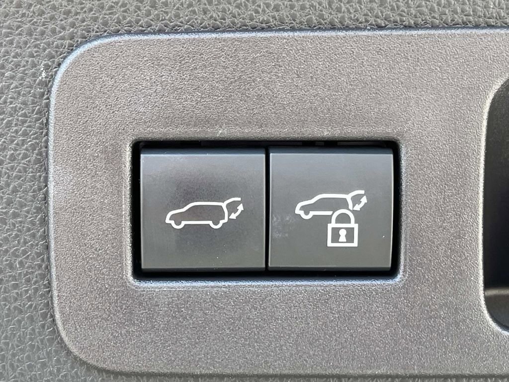 Used 2023 Lexus LX 600 4WD w/ Appearance Package image 12