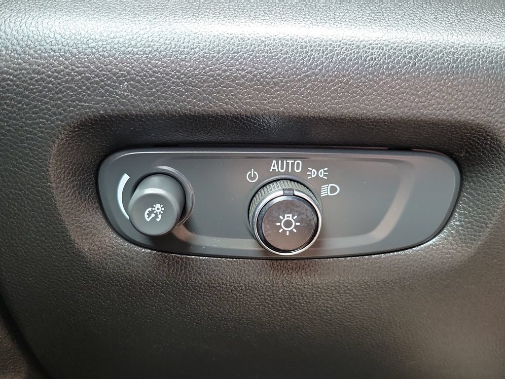 Used 2021 Chevrolet Traverse LS FWD image 25