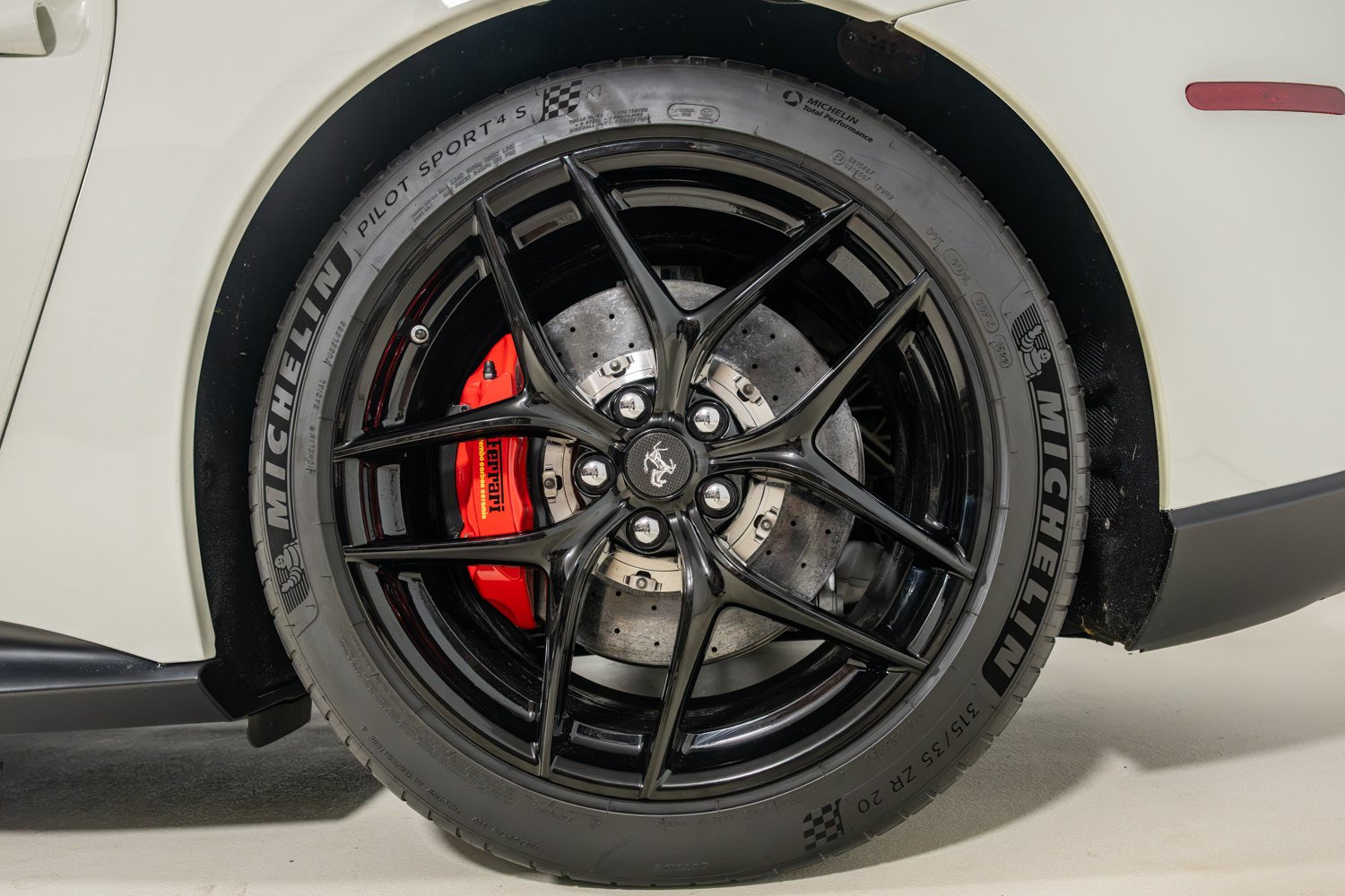 Used 2016 Ferrari F12 Berlinetta RWD image 13