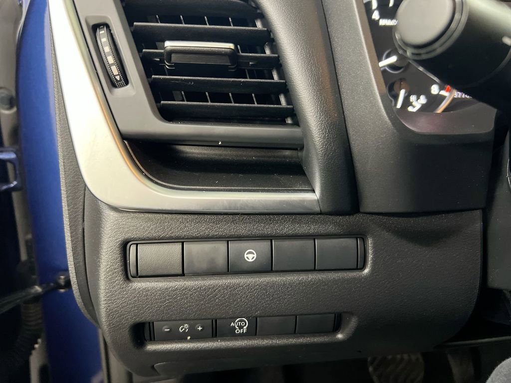 Used 2023 Nissan Rogue SV AWD/4WD image 18