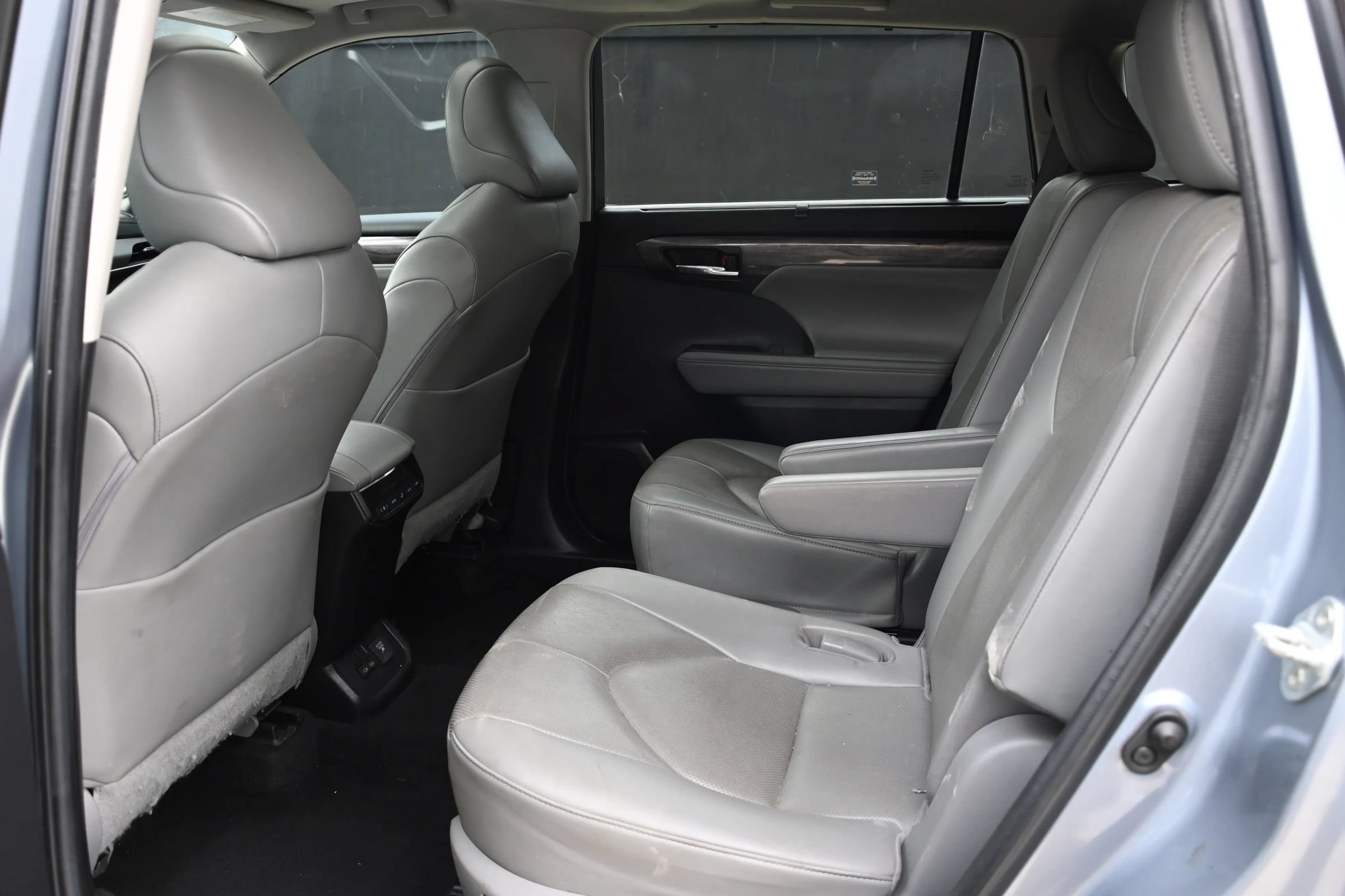 Used 2023 Toyota Highlander Limited FWD image 15