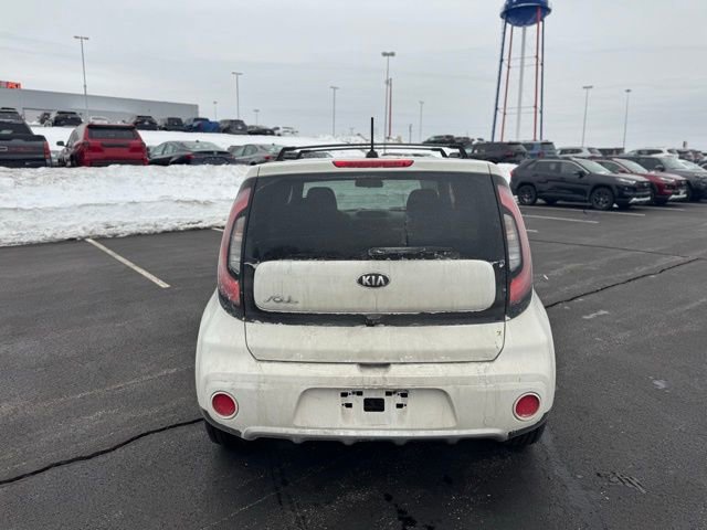 Used 2017 Kia Soul + image 4