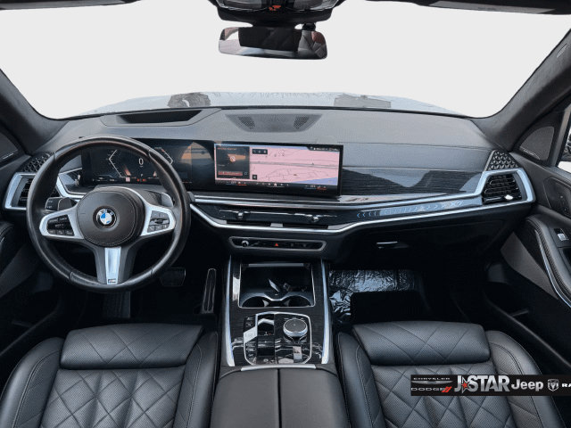 Used 2025 BMW X7 xDrive40i w/ M Sport Package AWD/4WD image 9