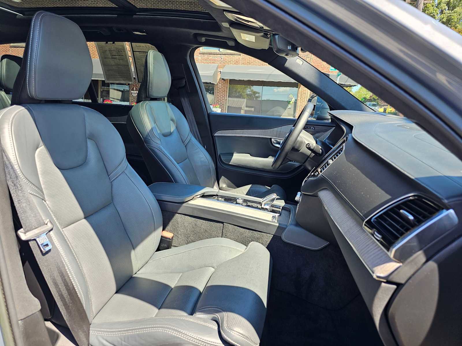 Certified 2023 Volvo XC90 T8 Ultimate w/ Lounge Package AWD/4WD image 11