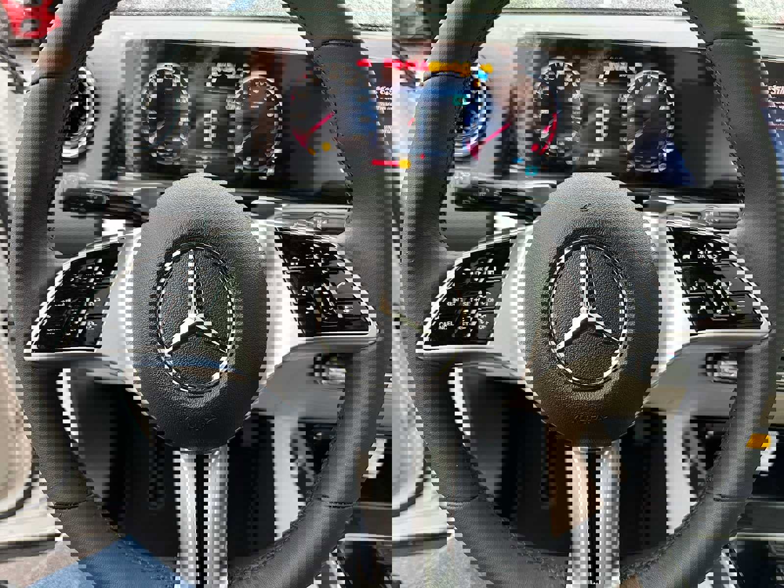 Used 2026 Mercedes-Benz GLB 250 4MATIC image 23