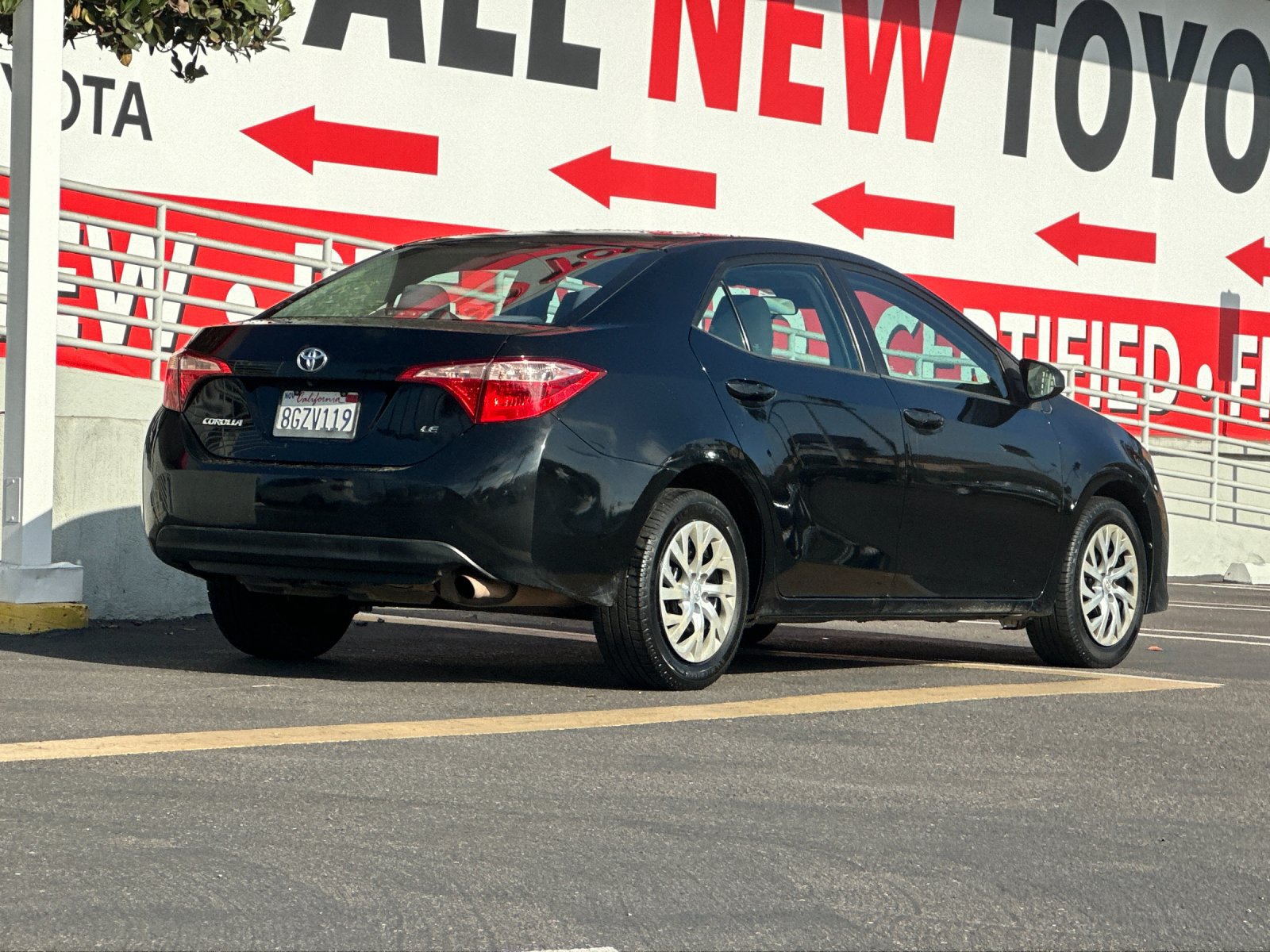 Used 2017 Toyota Corolla LE FWD image 5