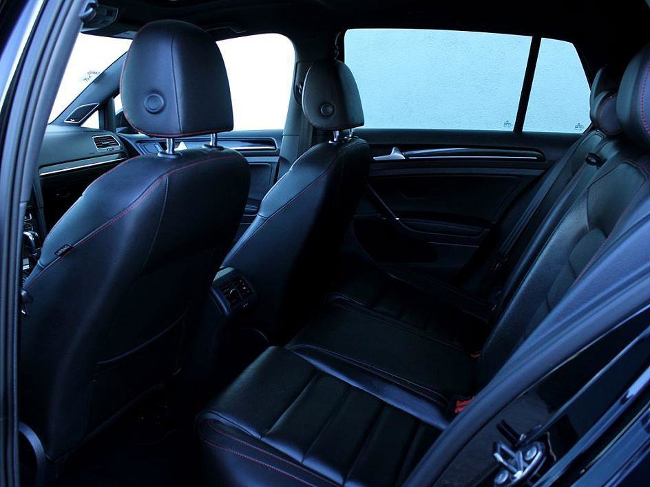 Used 2015 Volkswagen GTI Autobahn w/ Lighting Package (SEL) image 19