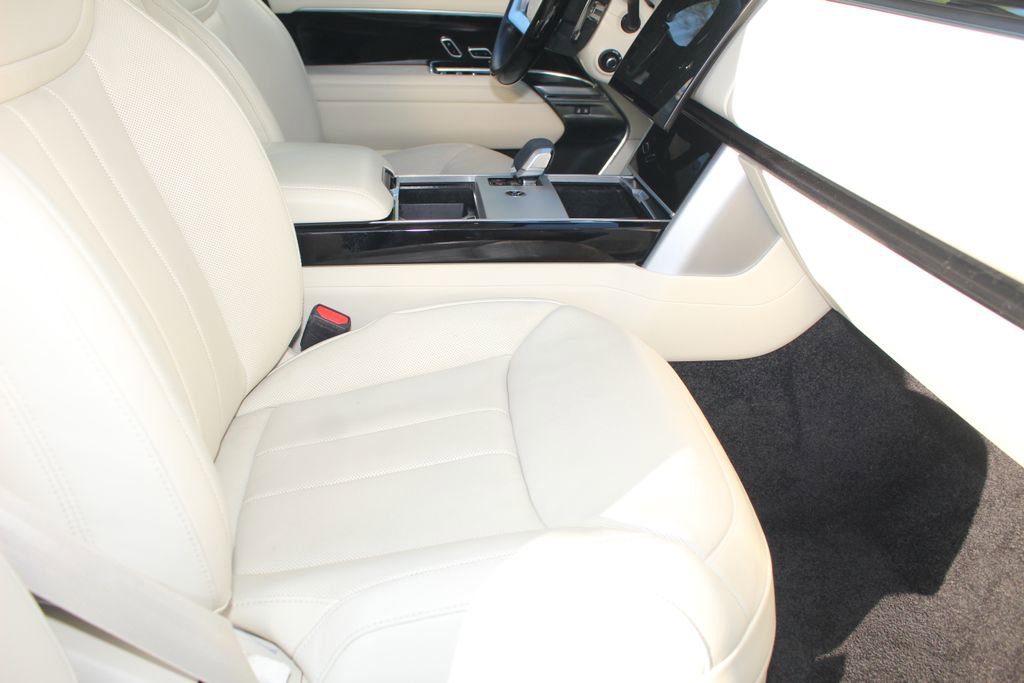 Used 2024 Land Rover Range Rover SE image 3