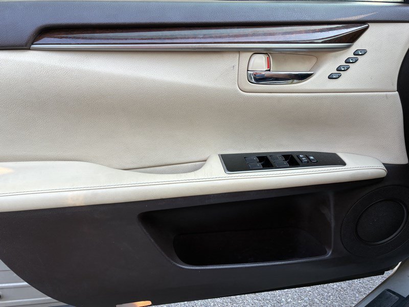 Used 2017 Lexus ES 350 w/ Navigation System Package FWD image 16