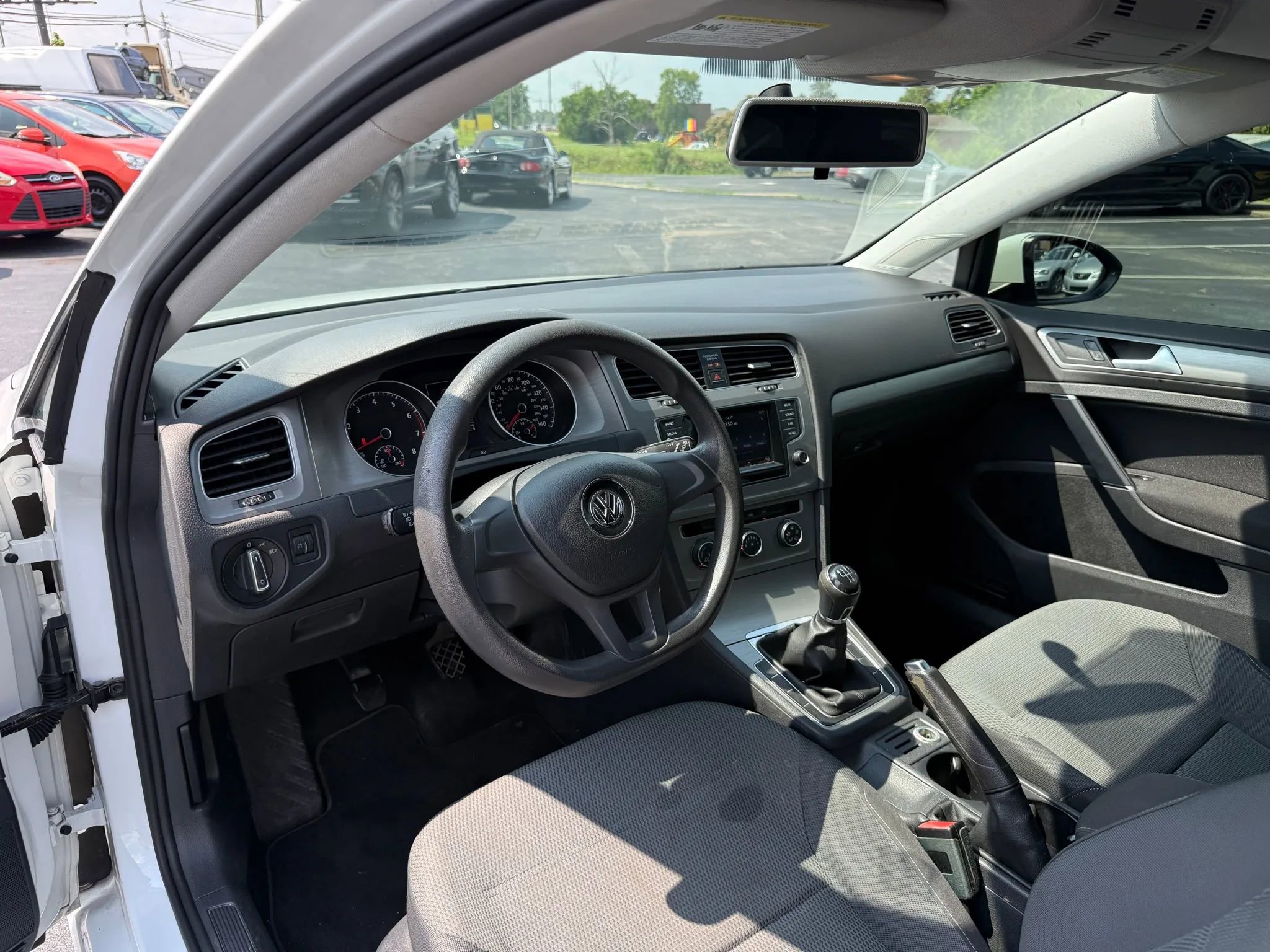 Used 2015 Volkswagen Golf S image 10