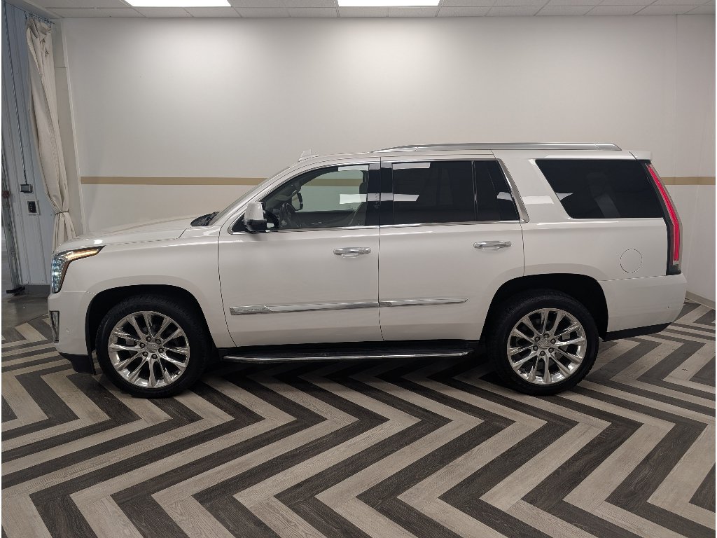 Used 2017 Cadillac Escalade Luxury AWD/4WD image 3