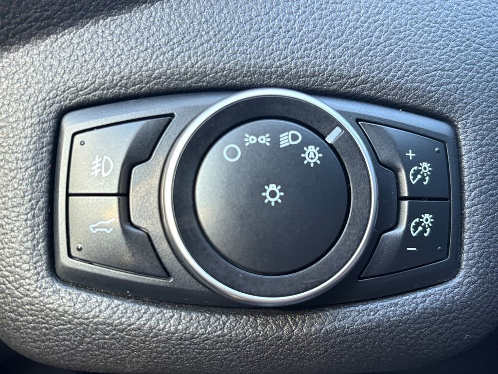 Used 2017 Ford Escape Titanium image 3