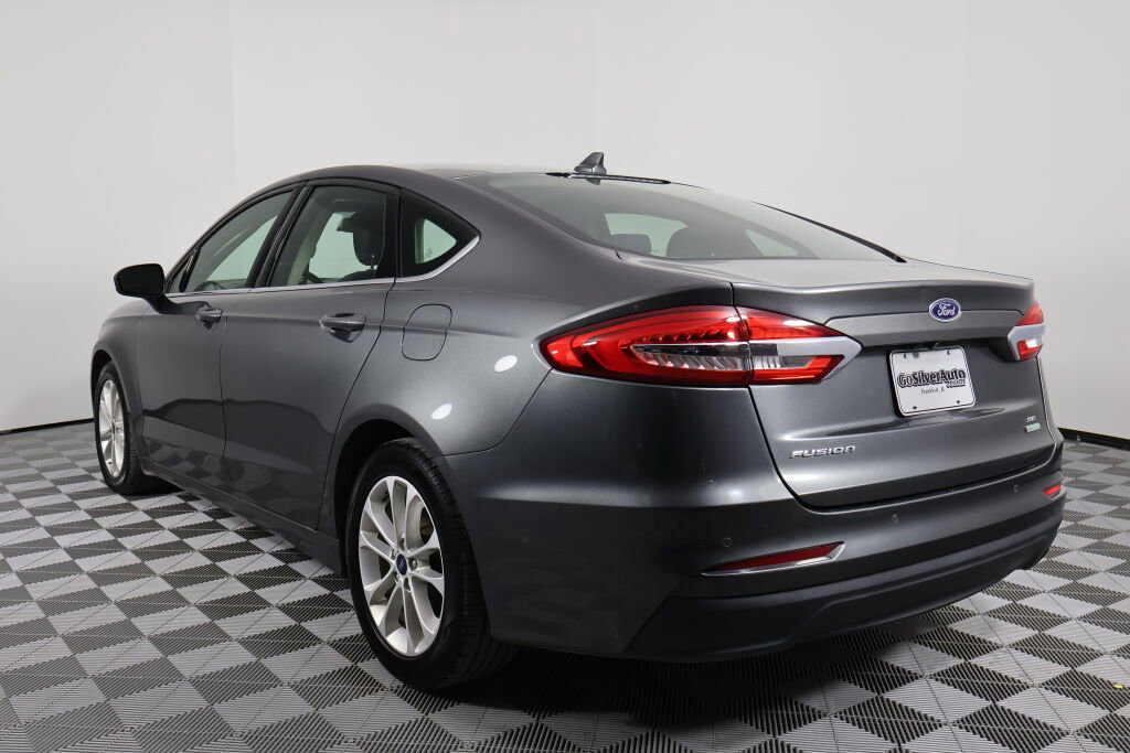 Used 2020 Ford Fusion SE image 4