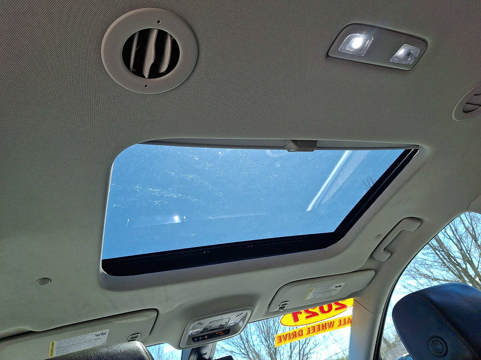 Used 2021 Chevrolet Traverse Premier w/ Redline Edition AWD/4WD image 17