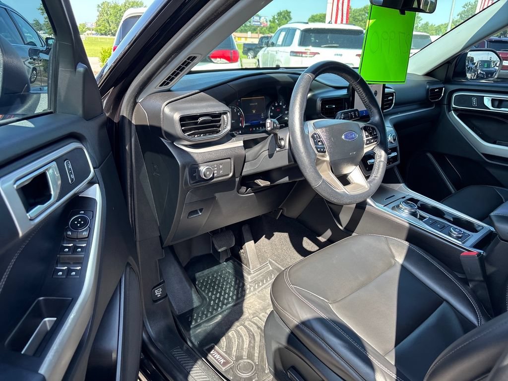 Used 2022 Ford Explorer XLT w/ Equipment Group 202A AWD/4WD image 6
