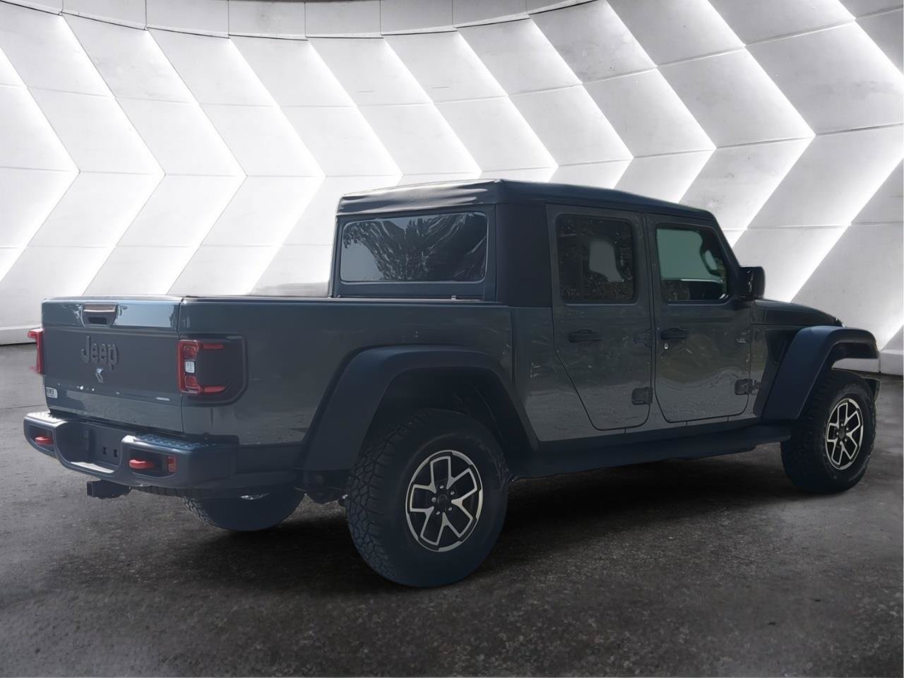 Used 2026 Jeep Gladiator Rubicon AWD/4WD image 3