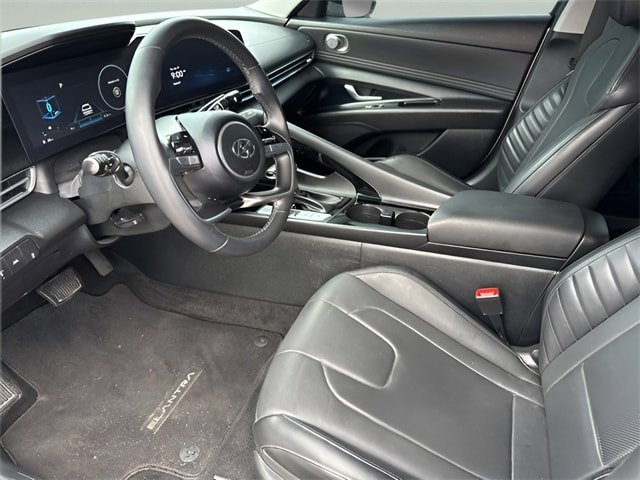 Used 2023 Hyundai Elantra Limited image 11