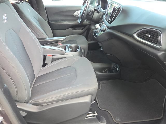 Used 2019 Chrysler Pacifica Touring Plus w/ S Appearance Package FWD image 14