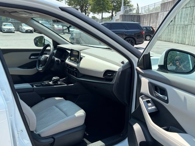 Certified 2025 Nissan Rogue SV AWD/4WD image 28
