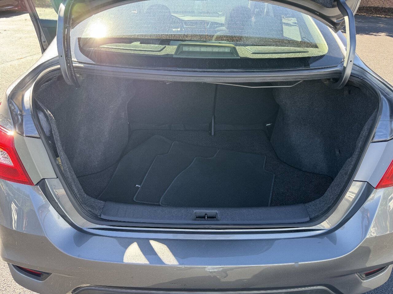 Used 2019 Nissan Sentra SV w/ Special Edition Package FWD image 16