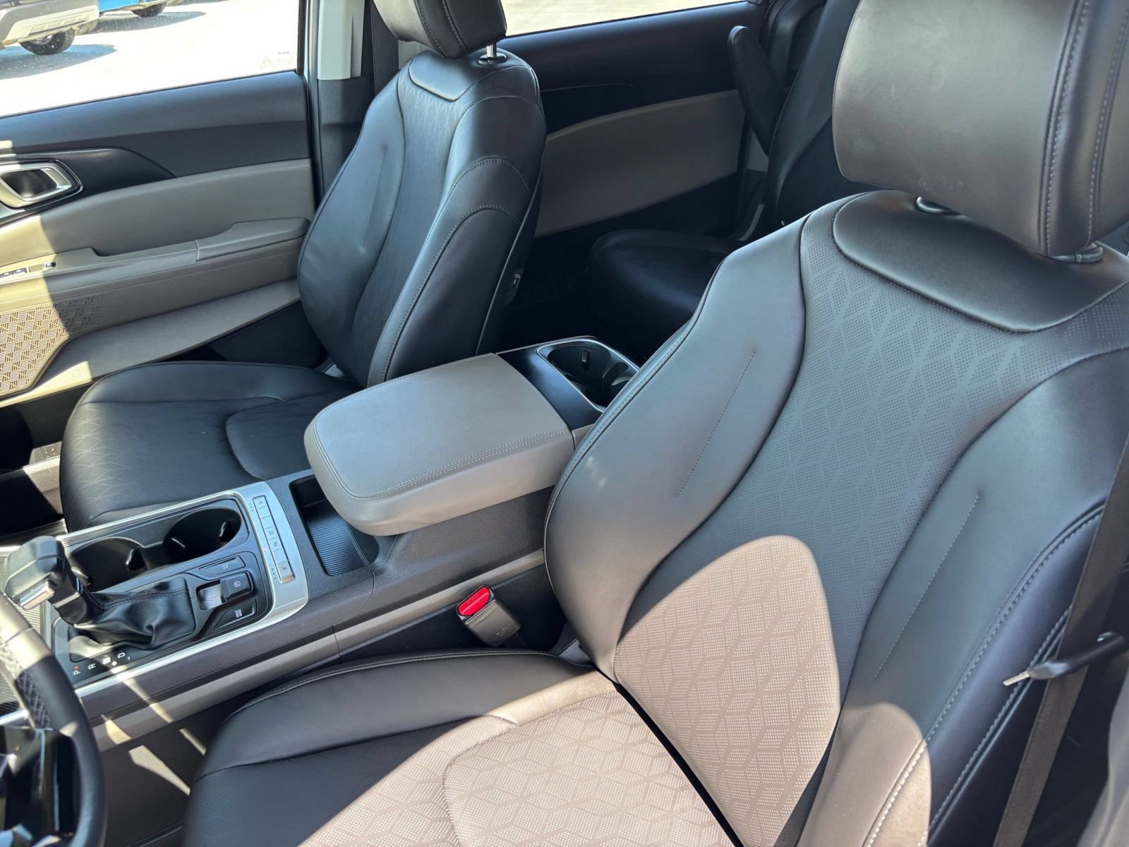 Used 2026 Kia Carnival FWD image 39