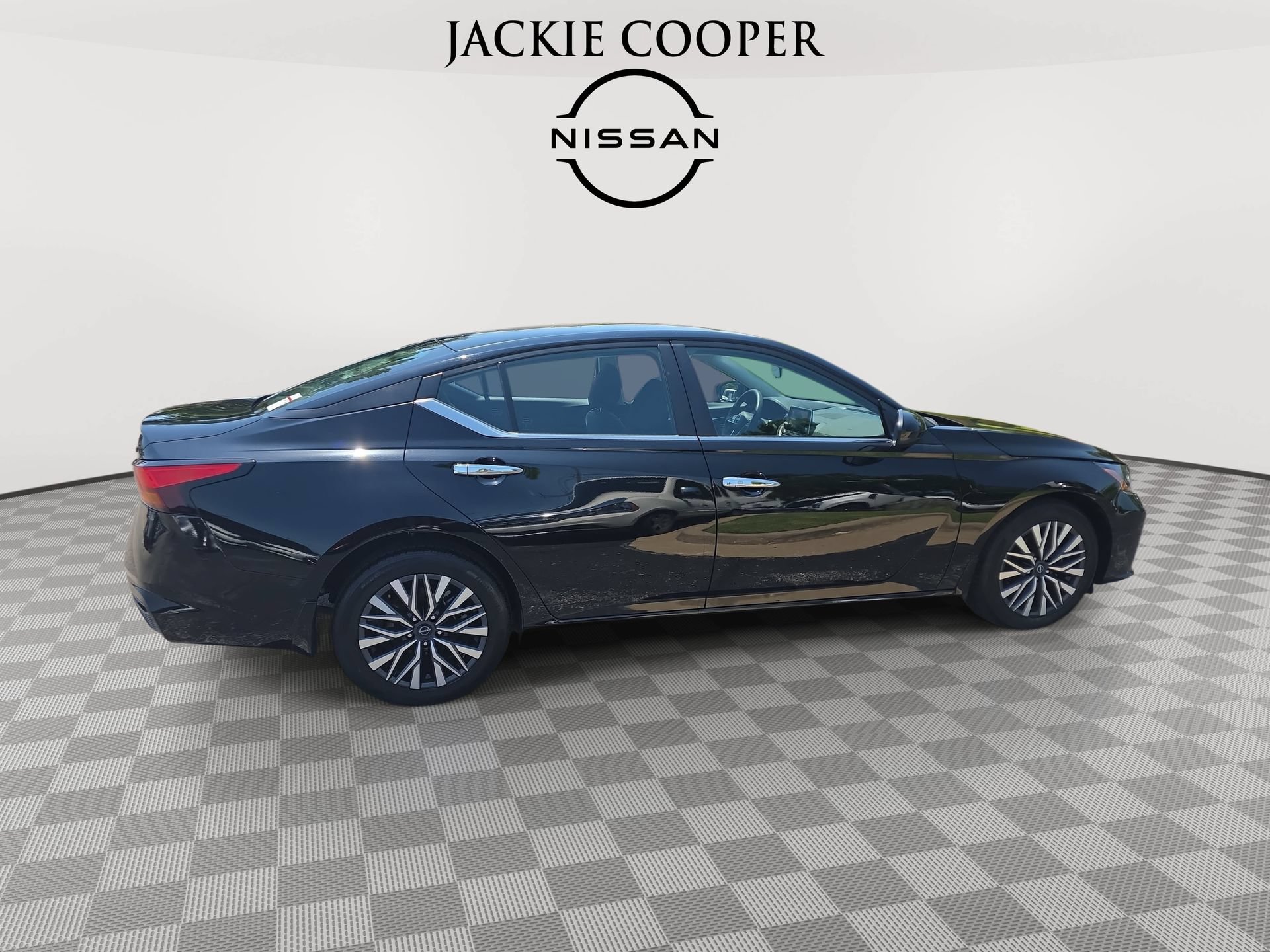 Used 2023 Nissan Altima 2.5 SV FWD image 4