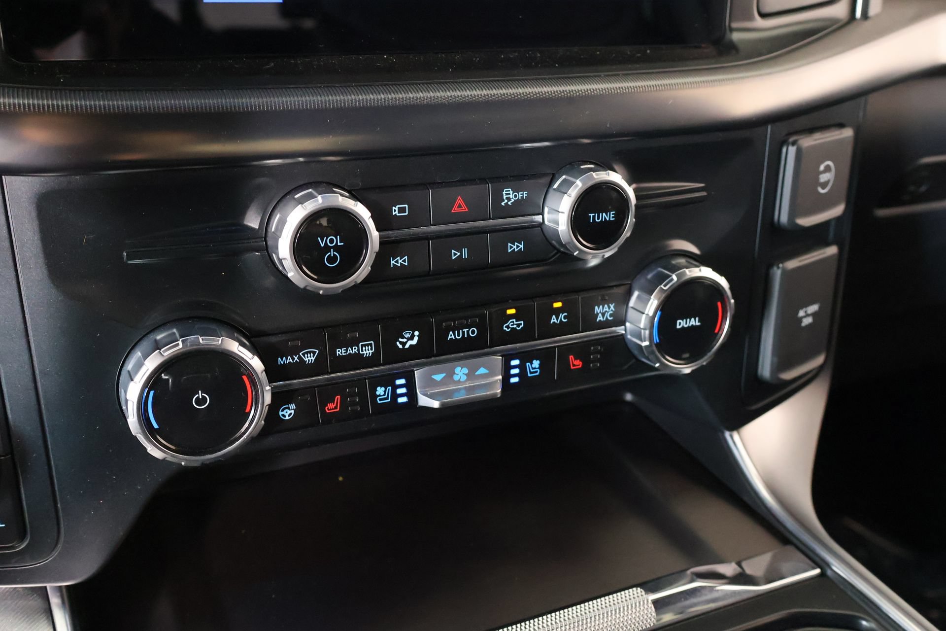 Used 2025 Ford F150 Platinum w/ FX4 Off-Road Package AWD/4WD image 8