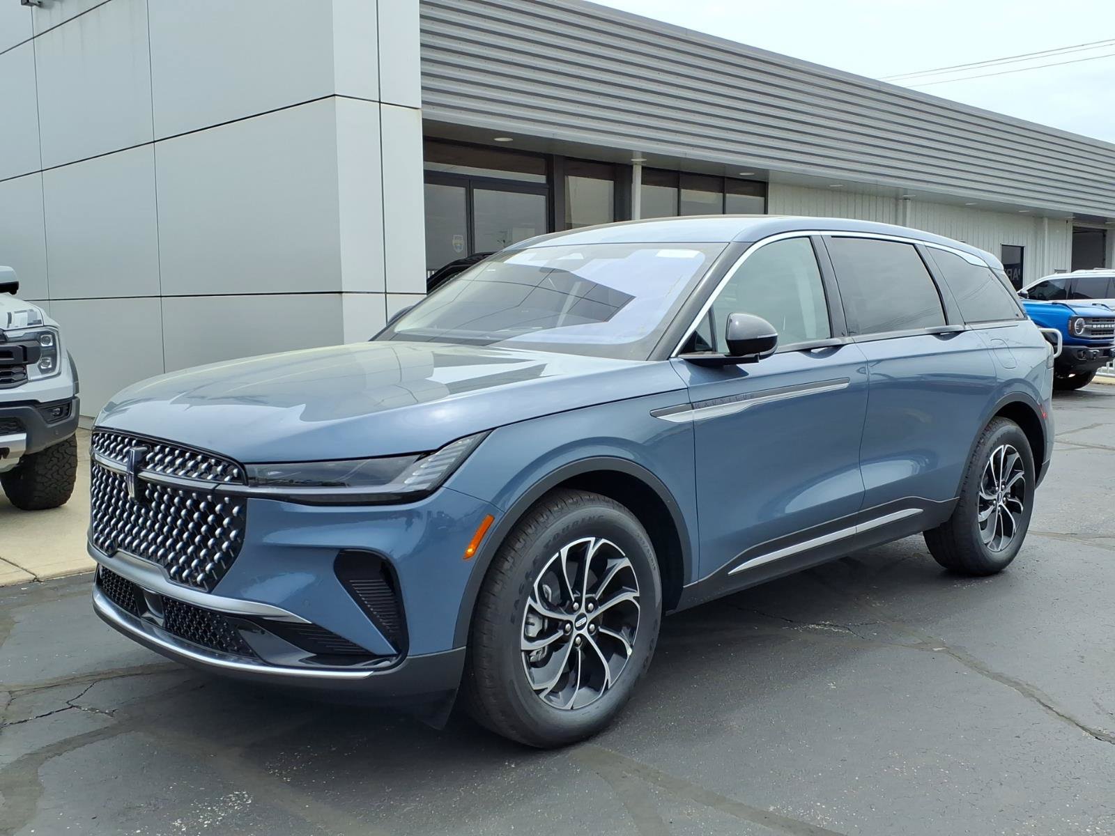 New 2026 Lincoln Nautilus Premier AWD/4WD image 3
