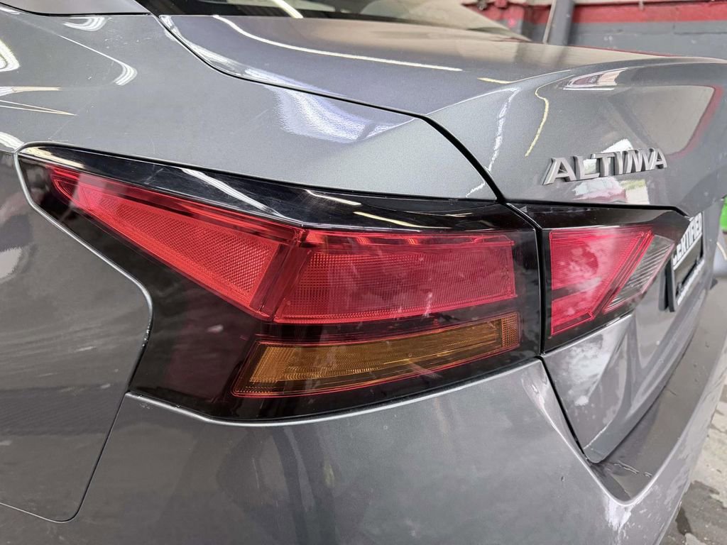 Used 2025 Nissan Altima 2.5 SV w/ SV Premium Package FWD image 12