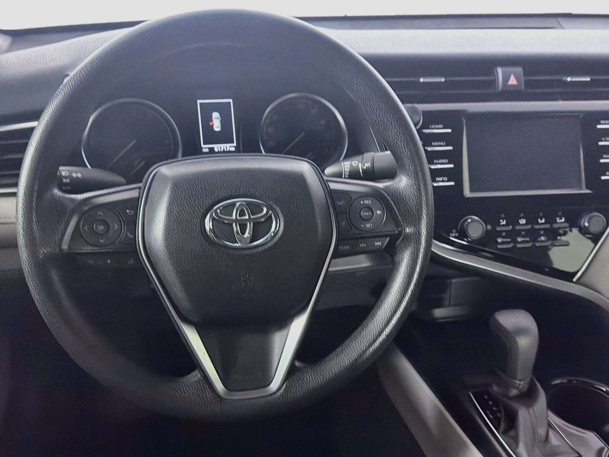Used 2018 Toyota Camry LE FWD image 17