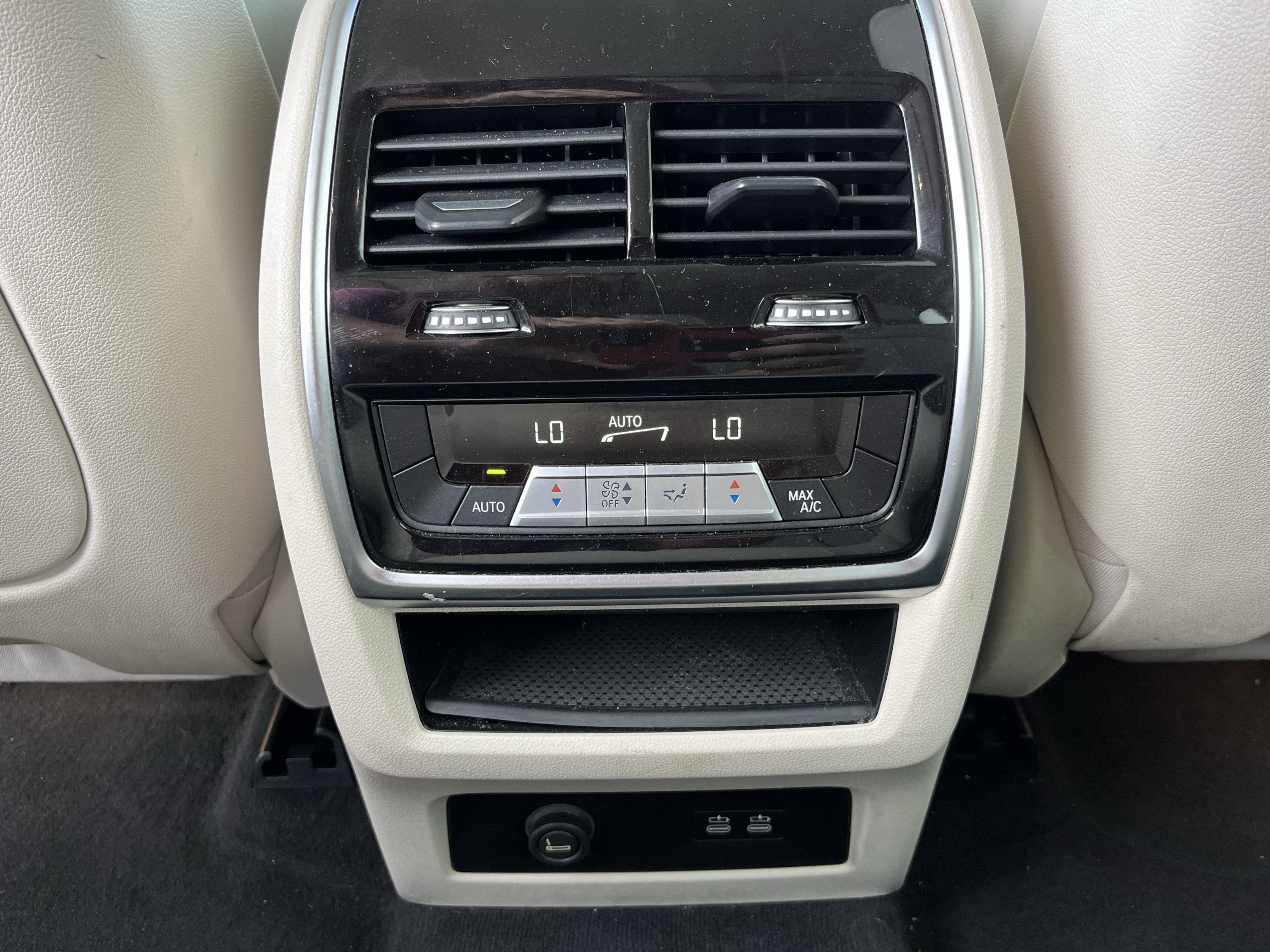 Used 2020 BMW X7 xDrive40i w/ Premium Package AWD/4WD image 32