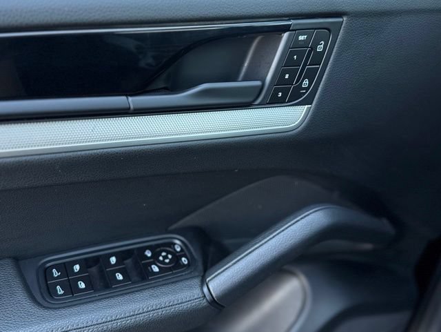 Certified 2024 Porsche Cayenne AWD/4WD image 14