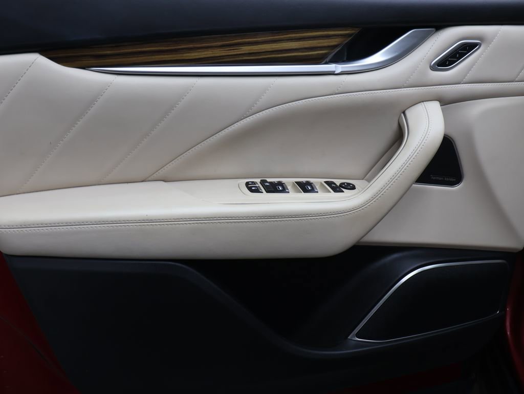 Used 2020 Maserati Levante GranLusso image 16