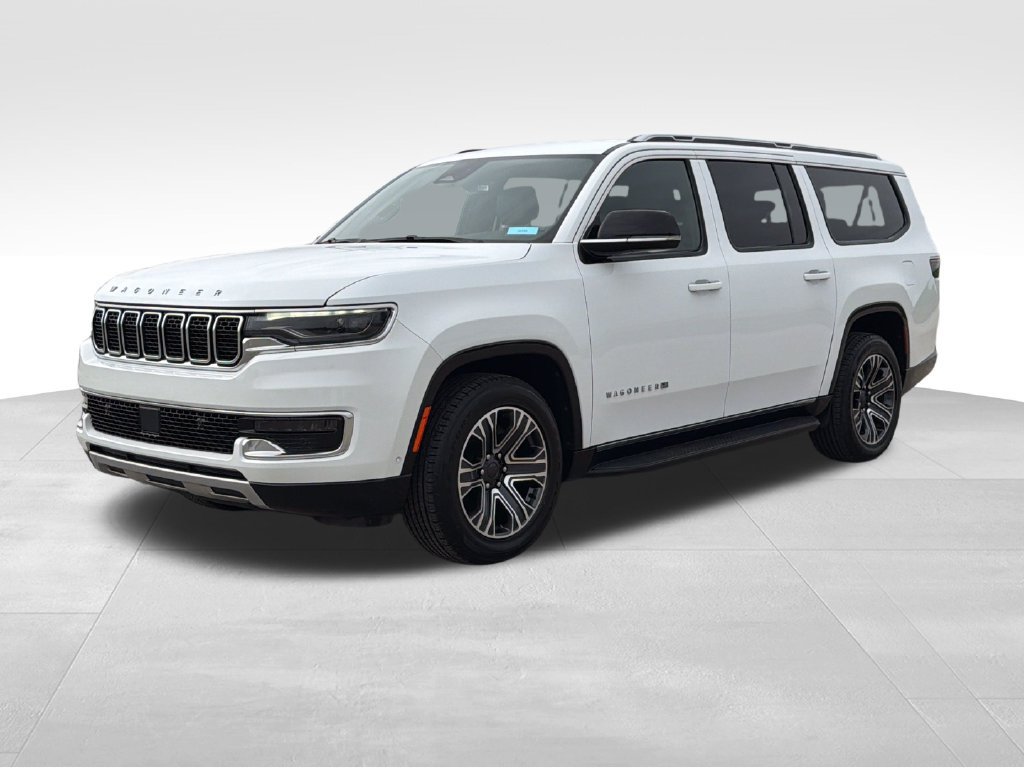 Used 2024 Jeep Wagoneer L Series II w/ Flexible Seating Group AWD/4WD image 2