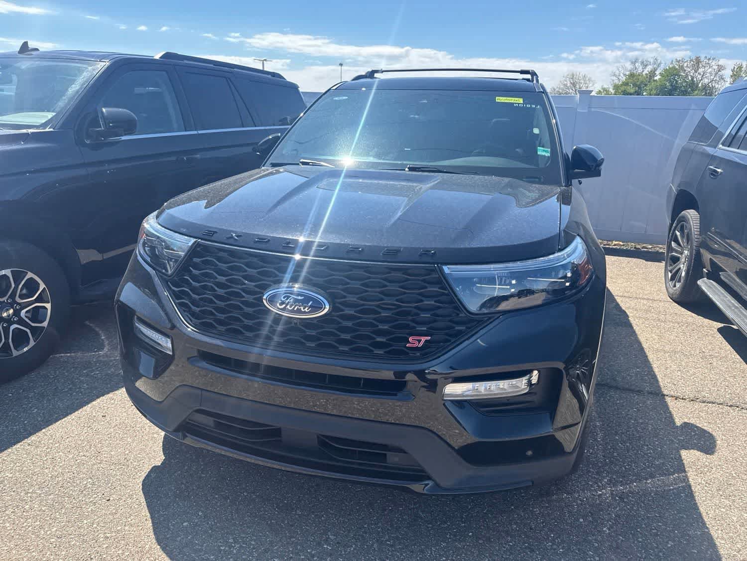 Used 2023 Ford Explorer ST w/ Equipment Group 401A AWD/4WD image 3