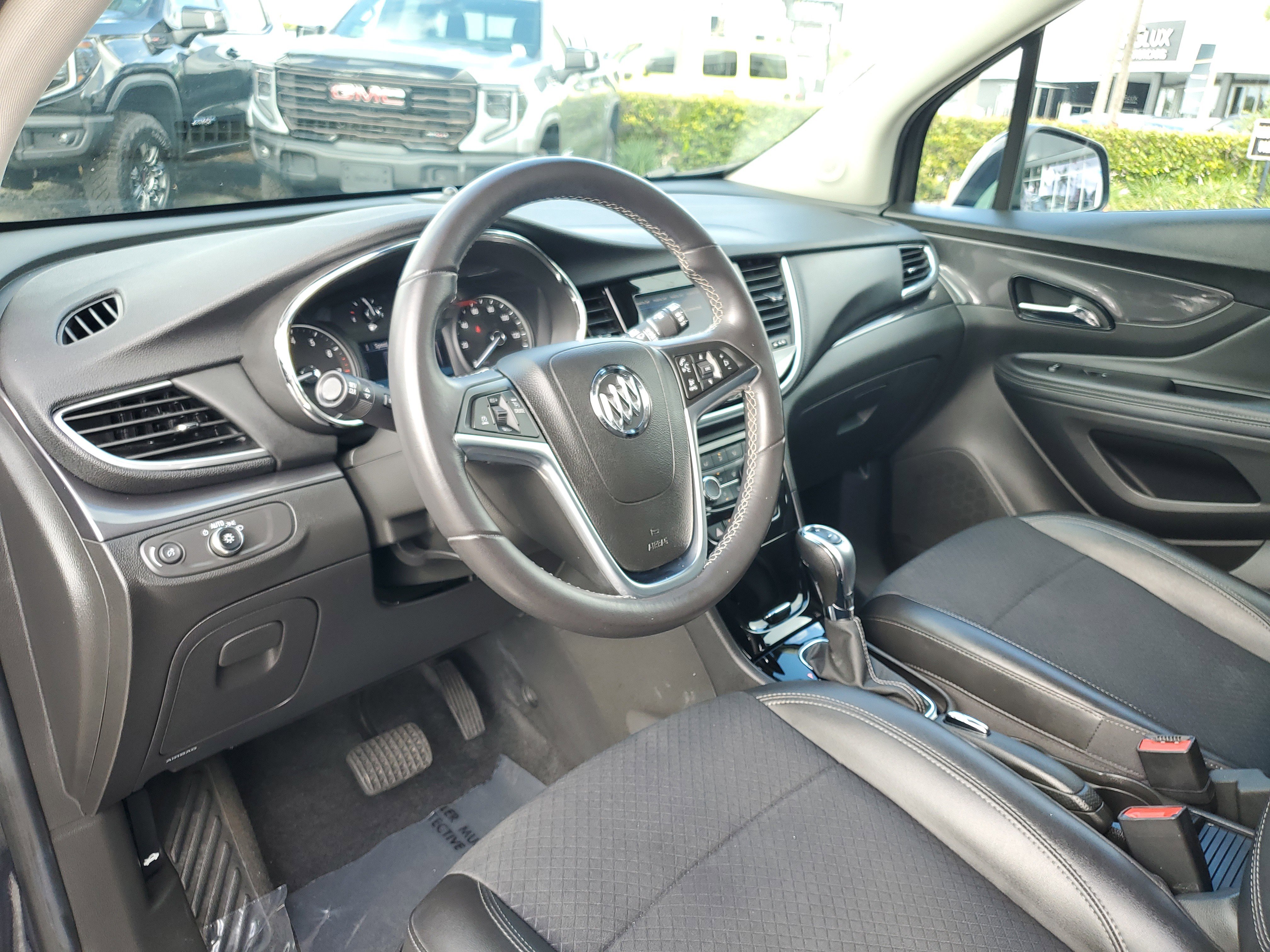 Used 2022 Buick Encore Preferred w/ Safety Package image 9